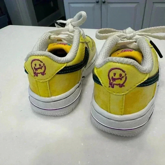 Nike Air Force 1 LV8 Toddler Size 5C Yellow Nike Leather Unisex Brand New - Picture 4 of 10